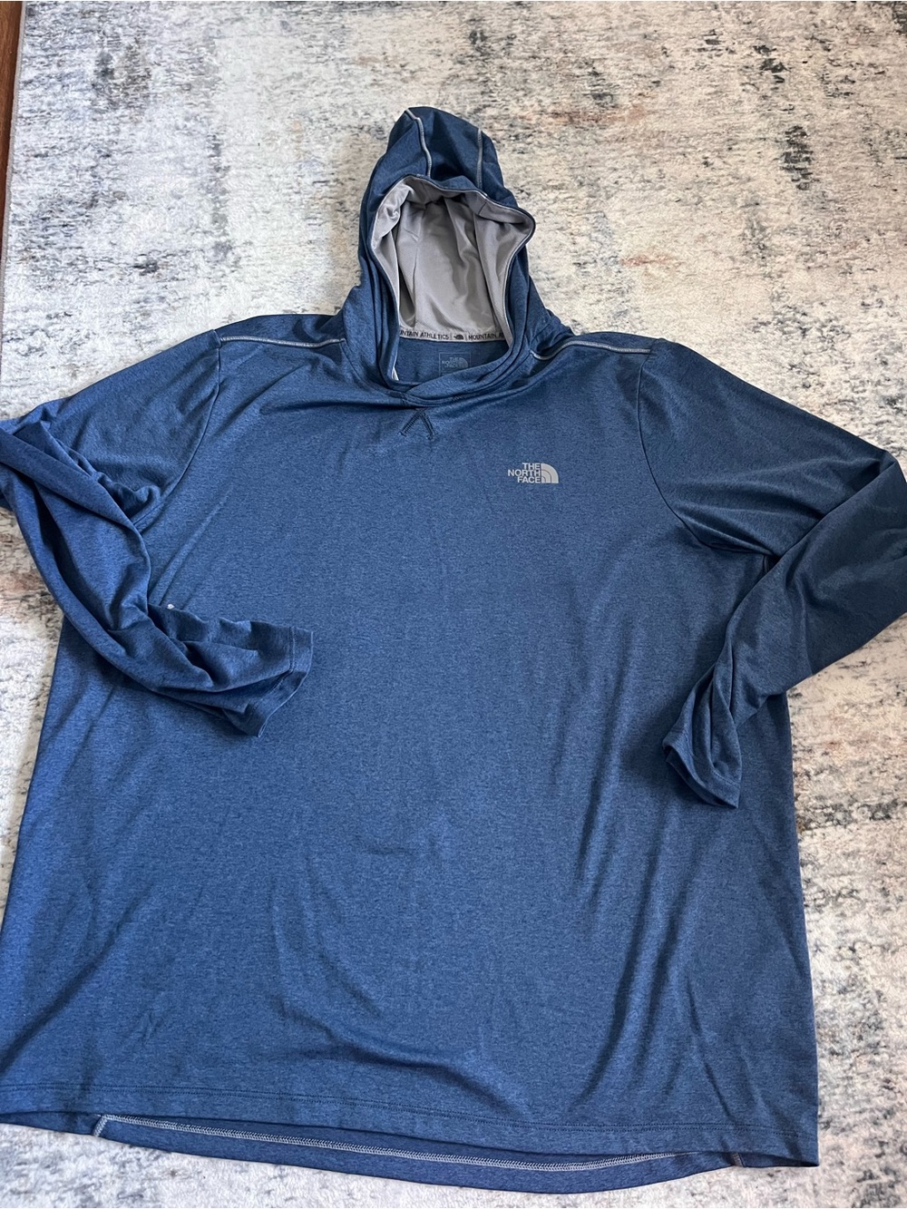 The North Face Men's Navy Blue Hooded Long-Sleeve Performance Top